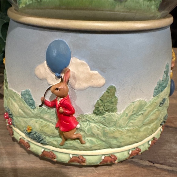 RARE! "2001" ROYAL DOULTON BUNNYKINS "ROCK-A-BYE BABY “ MUSICAL SNOW GLOBE - Picture 7 of 10